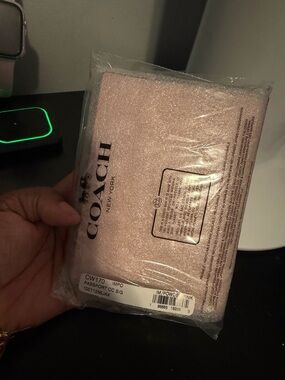Coach Glitter Passport Card Case - Powder Pink